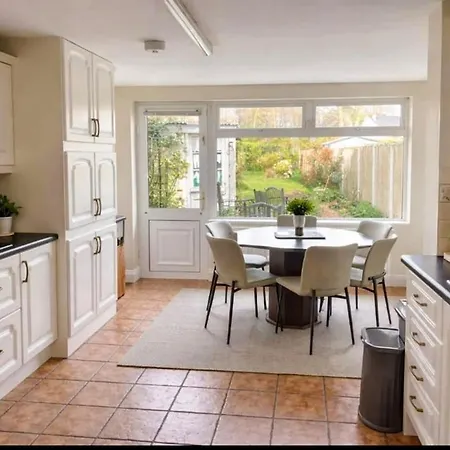 Three Bedroom In Town Centre * Cill Airne